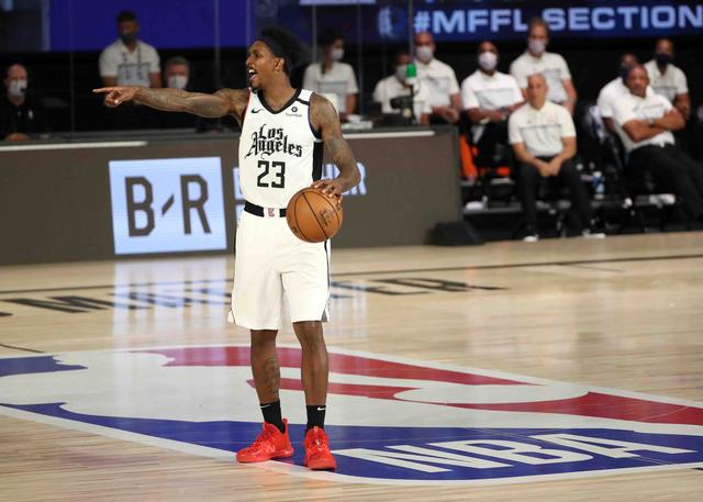 攻防两端都 攻防两端都