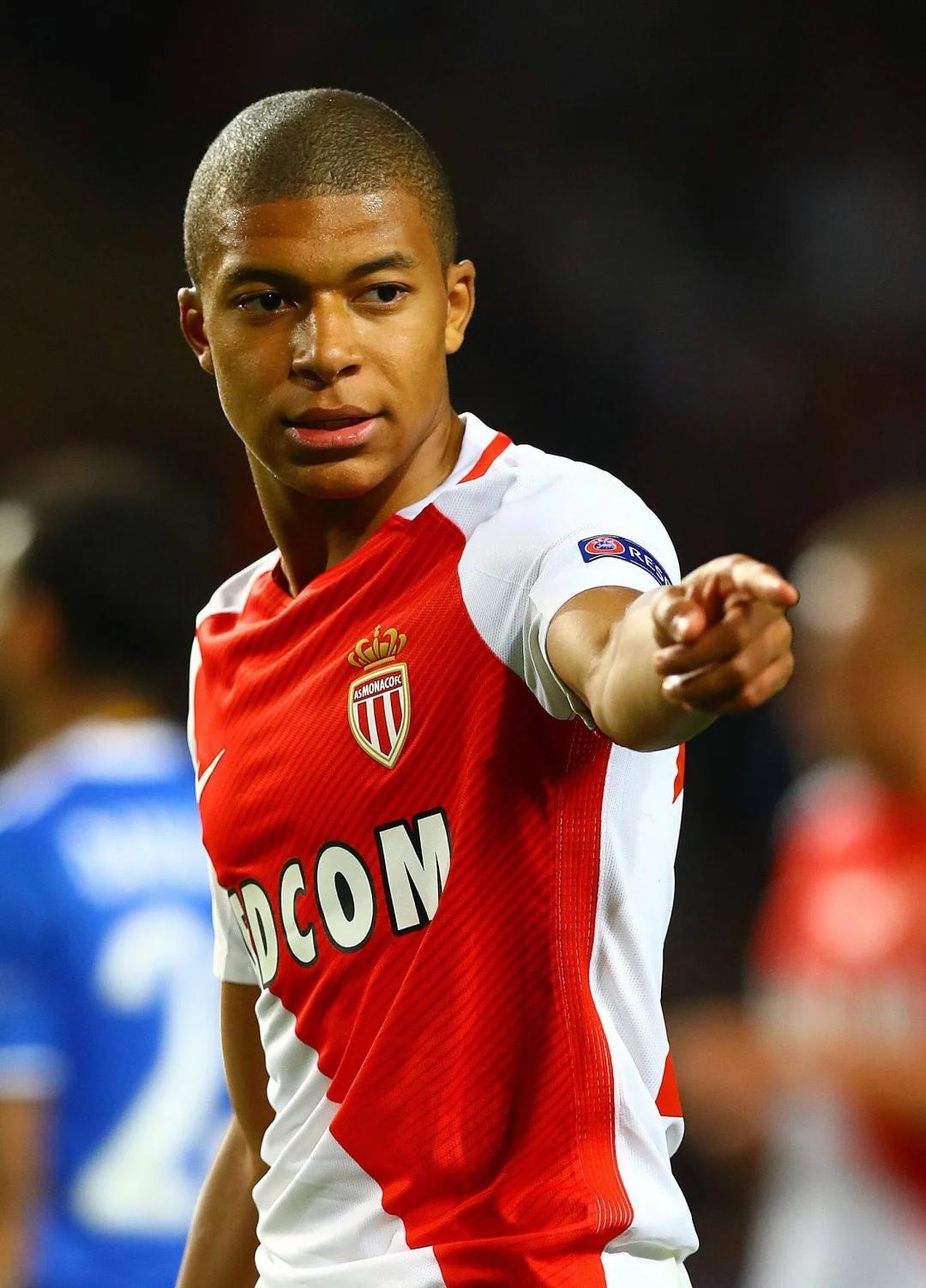 英超前瞻：曼联状态回暖期待连胜，西汉姆联进攻核心停赛